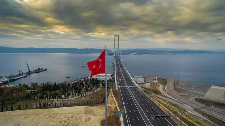 Osmangazi Köprüsü’nde 117 bin 537 araç geçişi ile rekor kırıldı