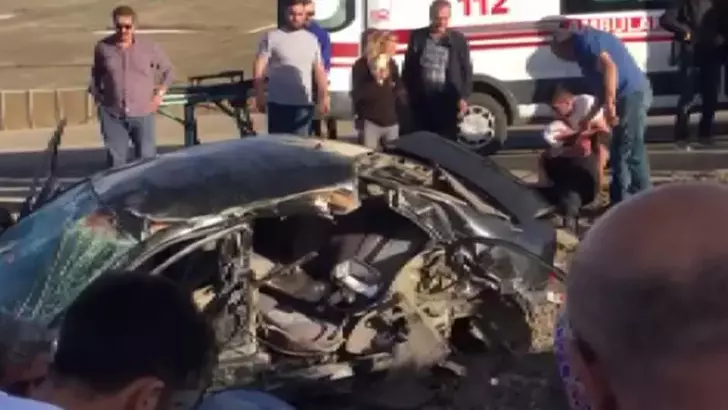 Erzurum’da kamyonet ile otomobil çarptı